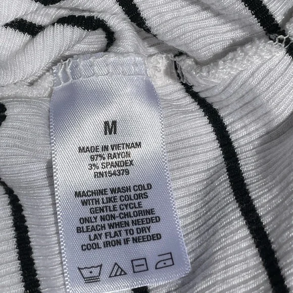 NWOT Slouchy Cropped Long Sleeve Tee - Picture 5 of 6